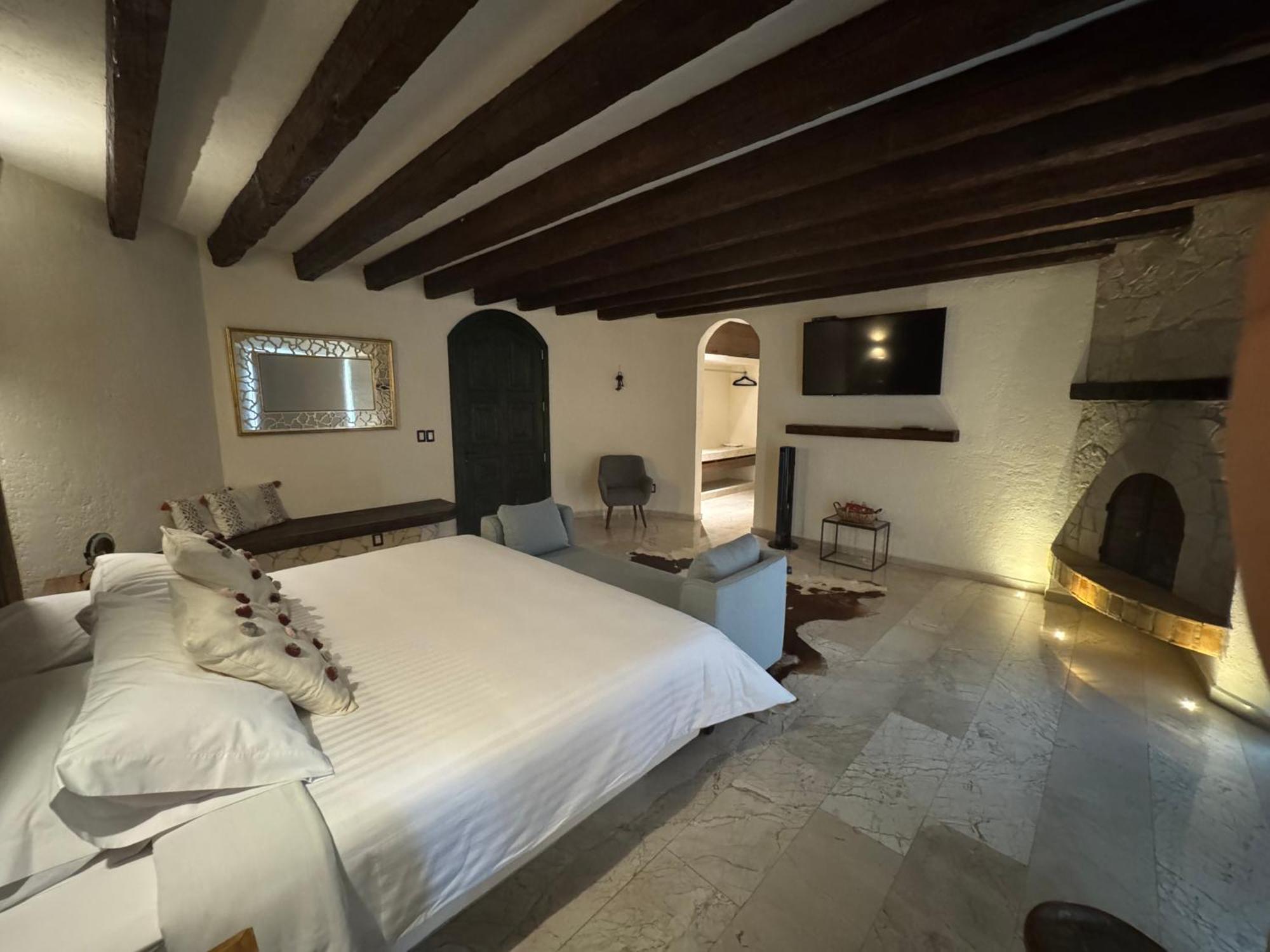 Porta Paradiso Valquirico, Albergo Boutique Santeagueda Exteriör bild